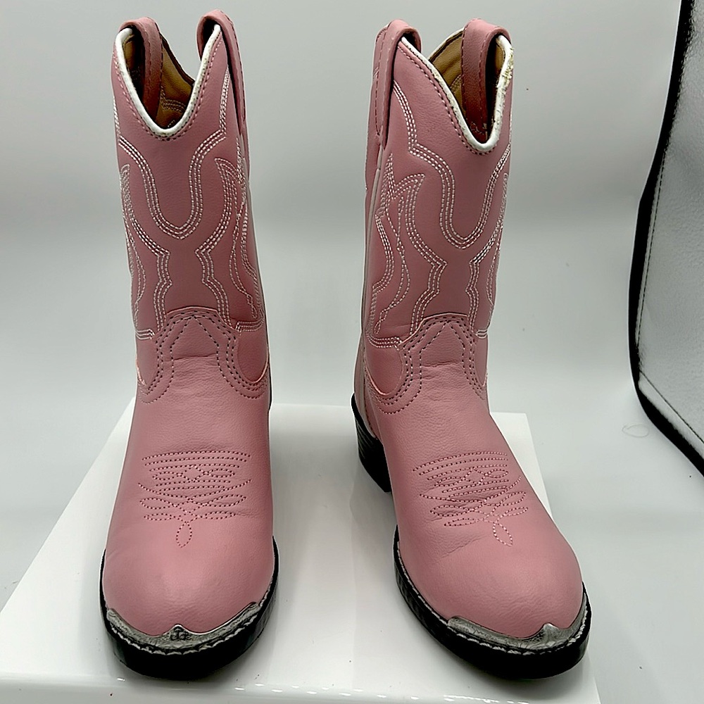 Little girl’s Durango brand Western Boots.